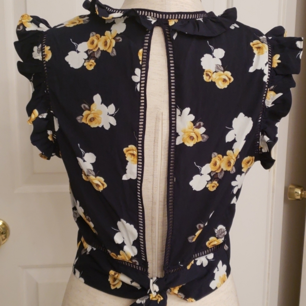 J by J.O.A Floral Open Back Crop Top - Picture 7 of 8